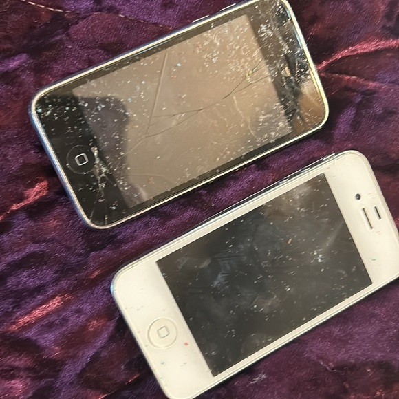 Lot of Apple Products PARTS ONLY 4 MacBooks , 4 chargers, 2 old iPhones - Picture 5 of 16